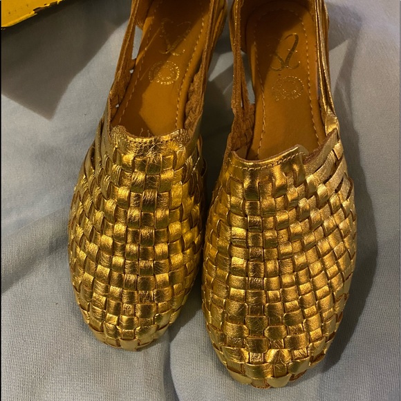 New Fiesta Feet Gold Gatsby Sandals - Picture 3 of 14